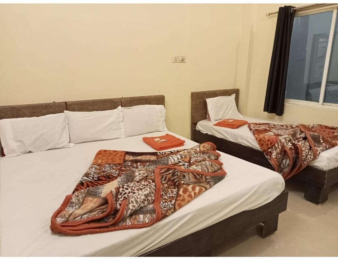 Hotel Mahakal Vishram, 우자인 외부 사진