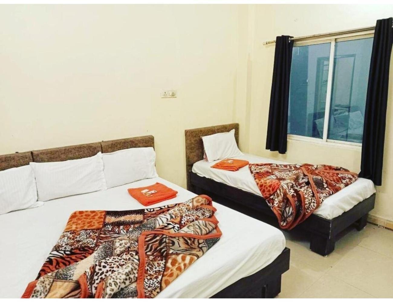 Hotel Mahakal Vishram, 우자인 외부 사진